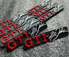 Load image into Gallery viewer, X2 GTI - 20 JAHRE Side Badge Volkswagen Golf 3 mk3 emblema lateral 20 ANIVERSARIO
